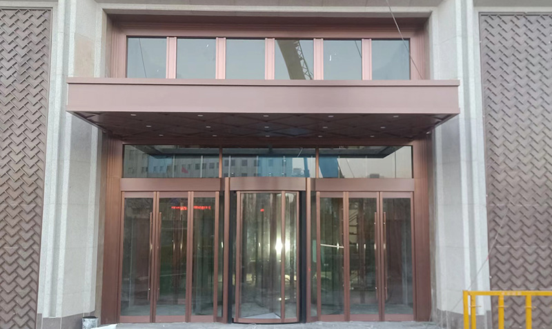 酒泉錦程大酒店禮宴中心兩翼旋轉(zhuǎn)門