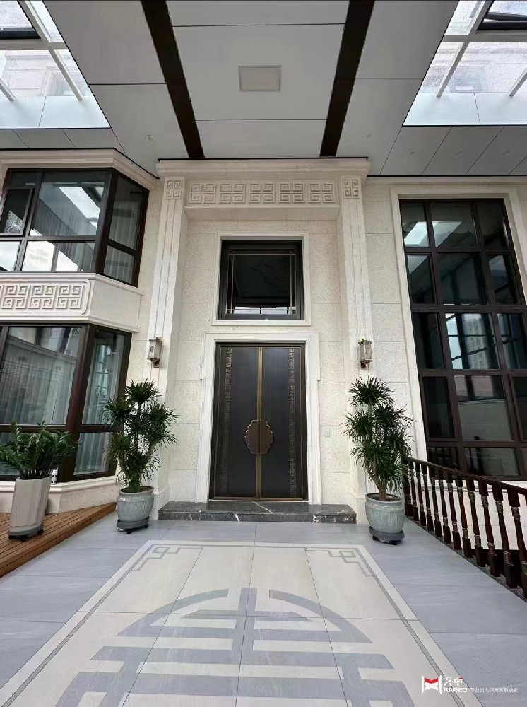 外行買銅門VS內(nèi)行買銅門對(duì)比