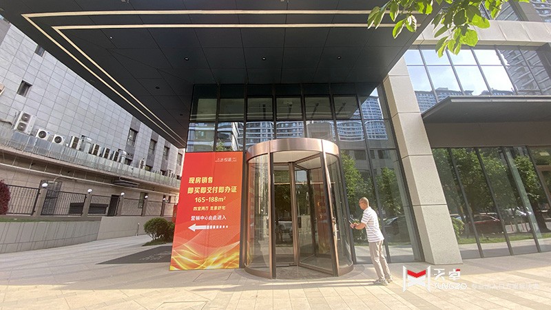 西安老三屆悅湖辦公樓旋轉(zhuǎn)門